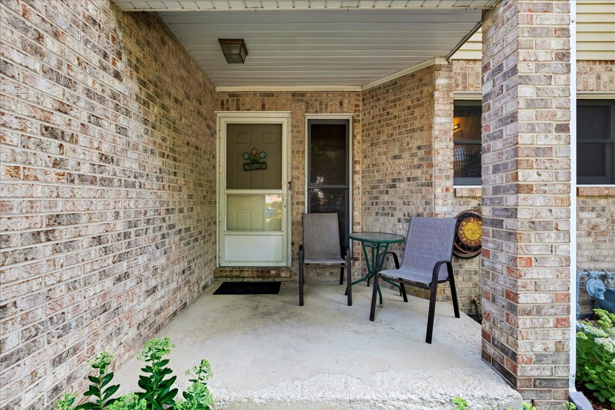 446 S Wenbriar Square
