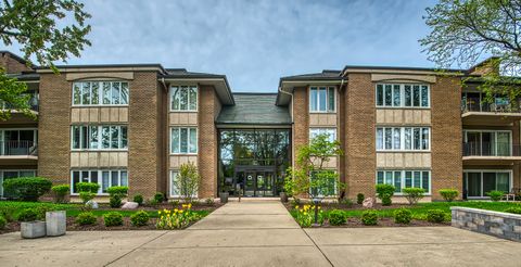 Photo of 2 Oak Brook Club Drive #C103, Oak Brook, IL 60523 (MLS # 12629698)