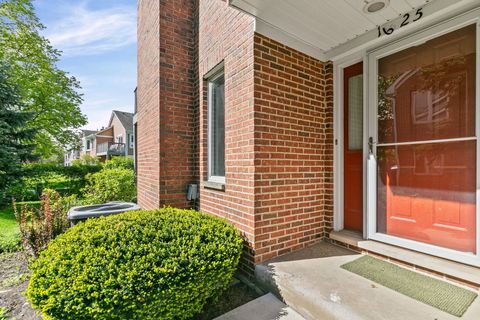 Tiny photo for 1625 Clayton Court, Arlington Heights, IL 60004 (MLS # 12623068)