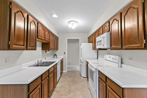 Tiny photo for 1625 Clayton Court, Arlington Heights, IL 60004 (MLS # 12623068)