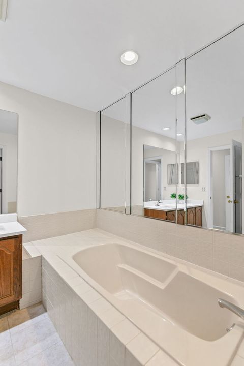 Tiny photo for 1625 Clayton Court, Arlington Heights, IL 60004 (MLS # 12623068)