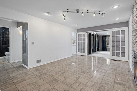 Tiny photo for 1100 Hidden Lake Drive, Buffalo Grove, IL 60089 (MLS # 12602504)