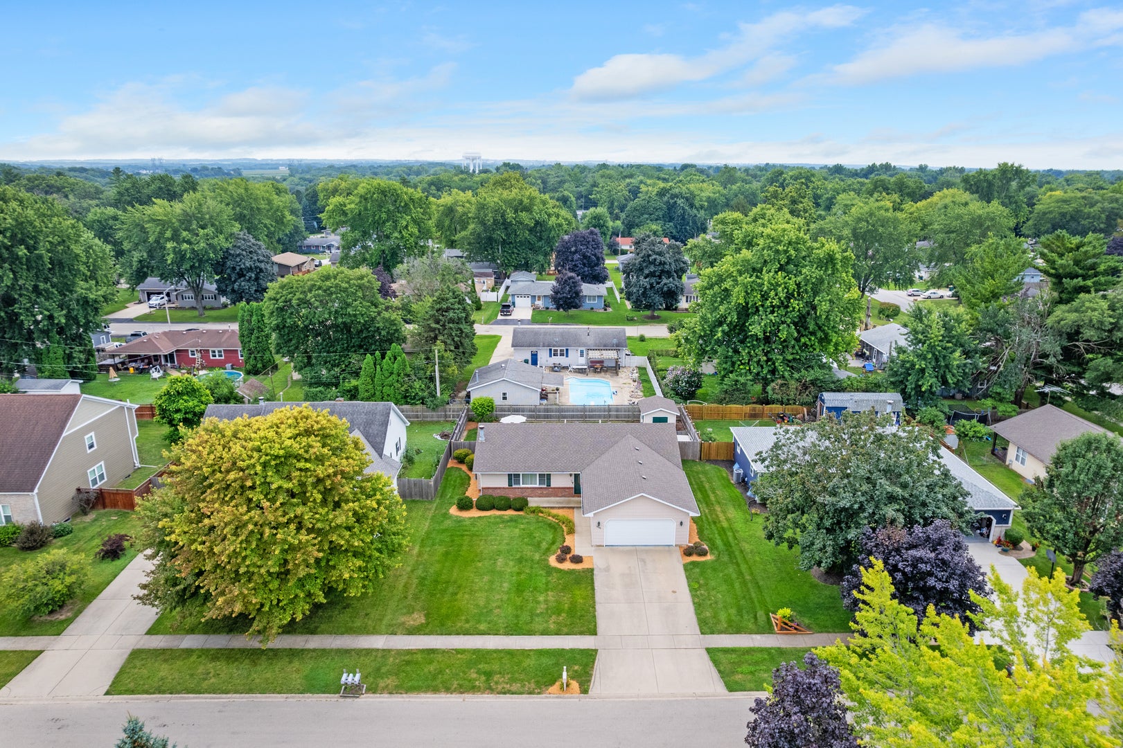 606 E Edgelawn Drive