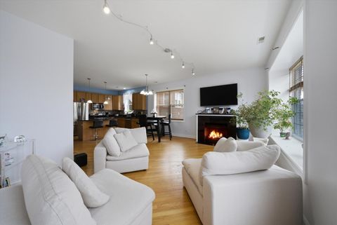 Tiny photo for 25 N Menard Avenue #2S, Chicago, IL 60644 (MLS # 12631271)