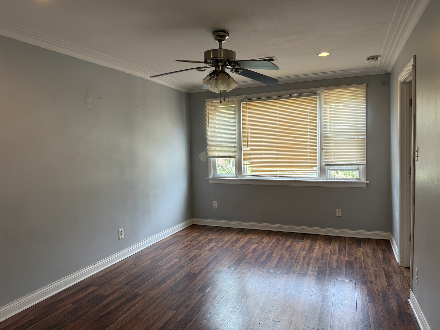 7407 S Kenwood Avenue