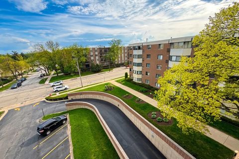 Tiny photo for 5500 Lincoln Avenue #510-E, Morton Grove, IL 60053 (MLS # 12615444)