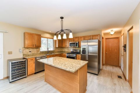 Tiny photo for 2420 Glenford Drive, Aurora, IL 60502 (MLS # 12491796)
