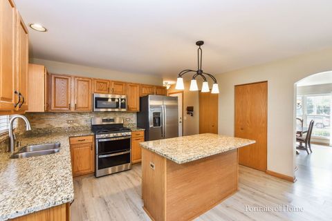 Tiny photo for 2420 Glenford Drive, Aurora, IL 60502 (MLS # 12491796)