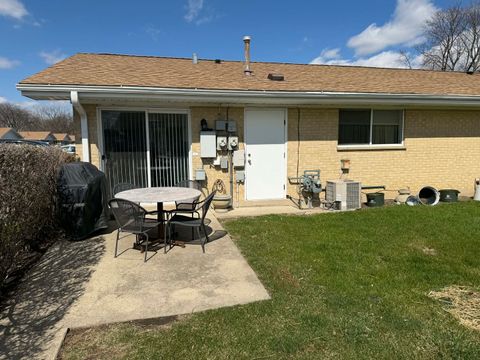 Tiny photo for 813 Valley Stream Drive #D, Wheeling, IL 60090 (MLS # 12603970)