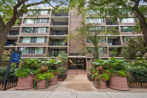 Photo of 1555 N Sandburg Terrace #512K, Chicago, IL 60610 (MLS # 12735031)