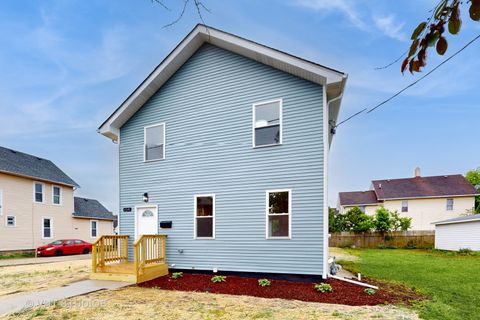Tiny photo for 554 E Jackson Street, Joliet, IL 60432 (MLS # 12372507)