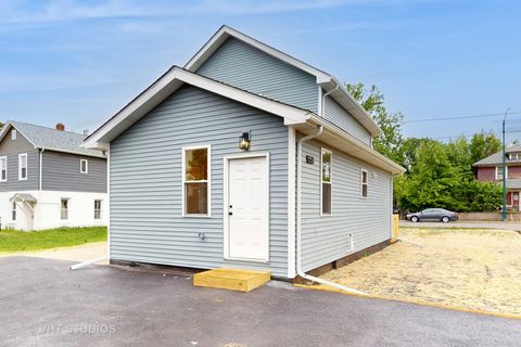 Tiny photo for 554 E Jackson Street, Joliet, IL 60432 (MLS # 12372507)