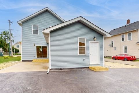Tiny photo for 554 E Jackson Street, Joliet, IL 60432 (MLS # 12372507)