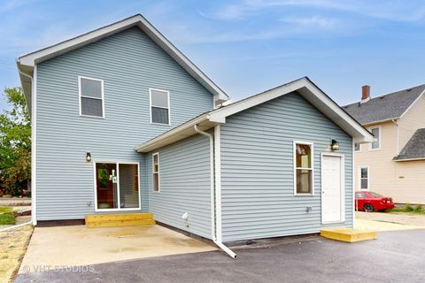 Tiny photo for 554 E Jackson Street, Joliet, IL 60432 (MLS # 12372507)
