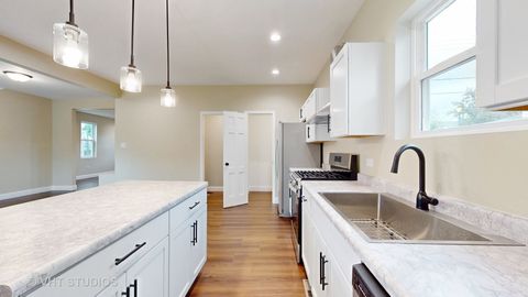Tiny photo for 554 E Jackson Street, Joliet, IL 60432 (MLS # 12372507)