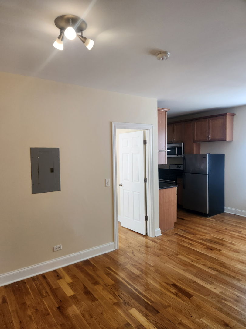 4546 W George Street 3