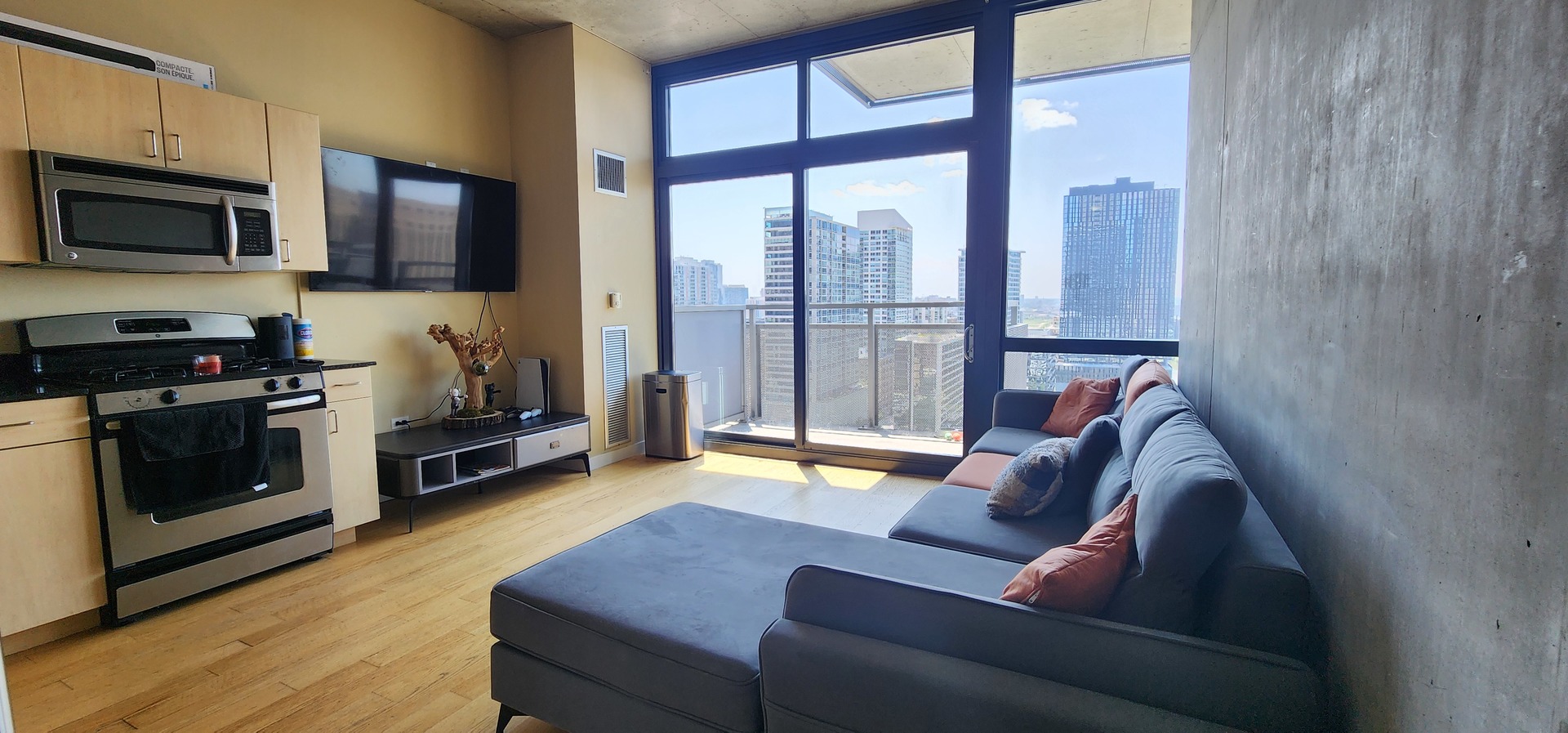 235 W Van Buren Street 2209
