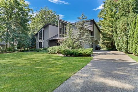 Photo of 59 Cumberland Drive, Lincolnshire, IL 60069 (MLS # 12476466)