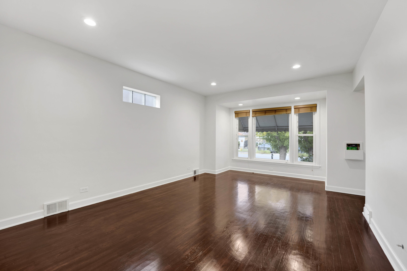 4433 N Narragansett Avenue