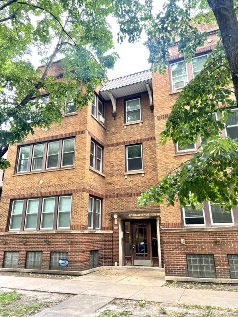 2300 W Sunnyside Avenue 3E Chicago IL 60625
