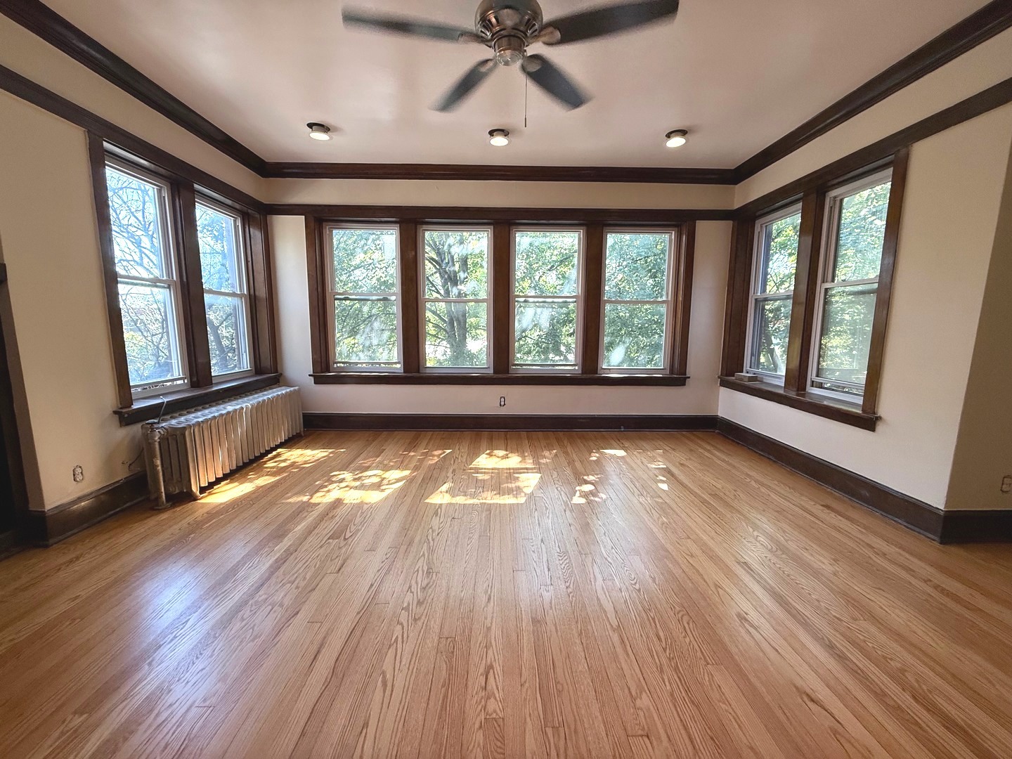 2300 W Sunnyside Avenue 3E