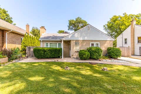 Photo of 109 N Main Street, Mount Prospect, IL 60056 (MLS # 12721480)