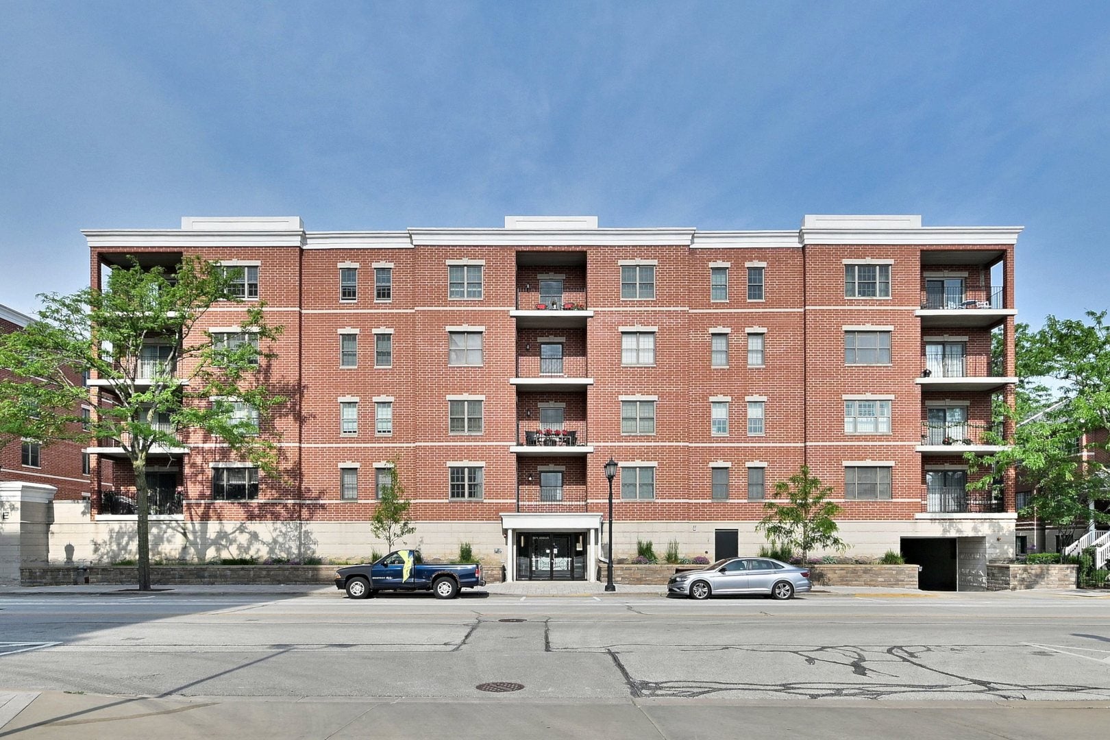 210 N Addison Avenue 301