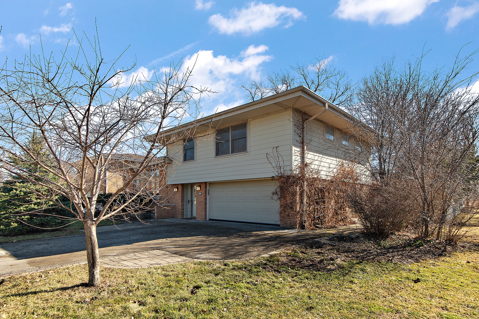 2708 Hawthorne Lane