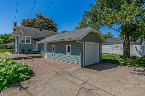 Tiny photo for 2218 W Lombard Street, Davenport, IA 52806 (MLS # 12636736)