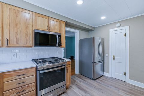 Tiny photo for 2218 W Lombard Street, Davenport, IA 52806 (MLS # 12636736)