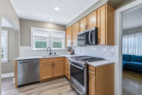 Tiny photo for 2218 W Lombard Street, Davenport, IA 52806 (MLS # 12636736)