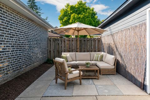 Tiny photo for 6614 N Talman Avenue, Chicago, IL 60645 (MLS # 12634609)