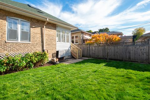 Tiny photo for 6614 N Talman Avenue, Chicago, IL 60645 (MLS # 12634609)
