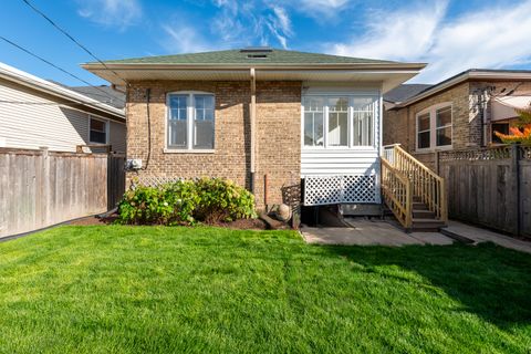 Tiny photo for 6614 N Talman Avenue, Chicago, IL 60645 (MLS # 12634609)