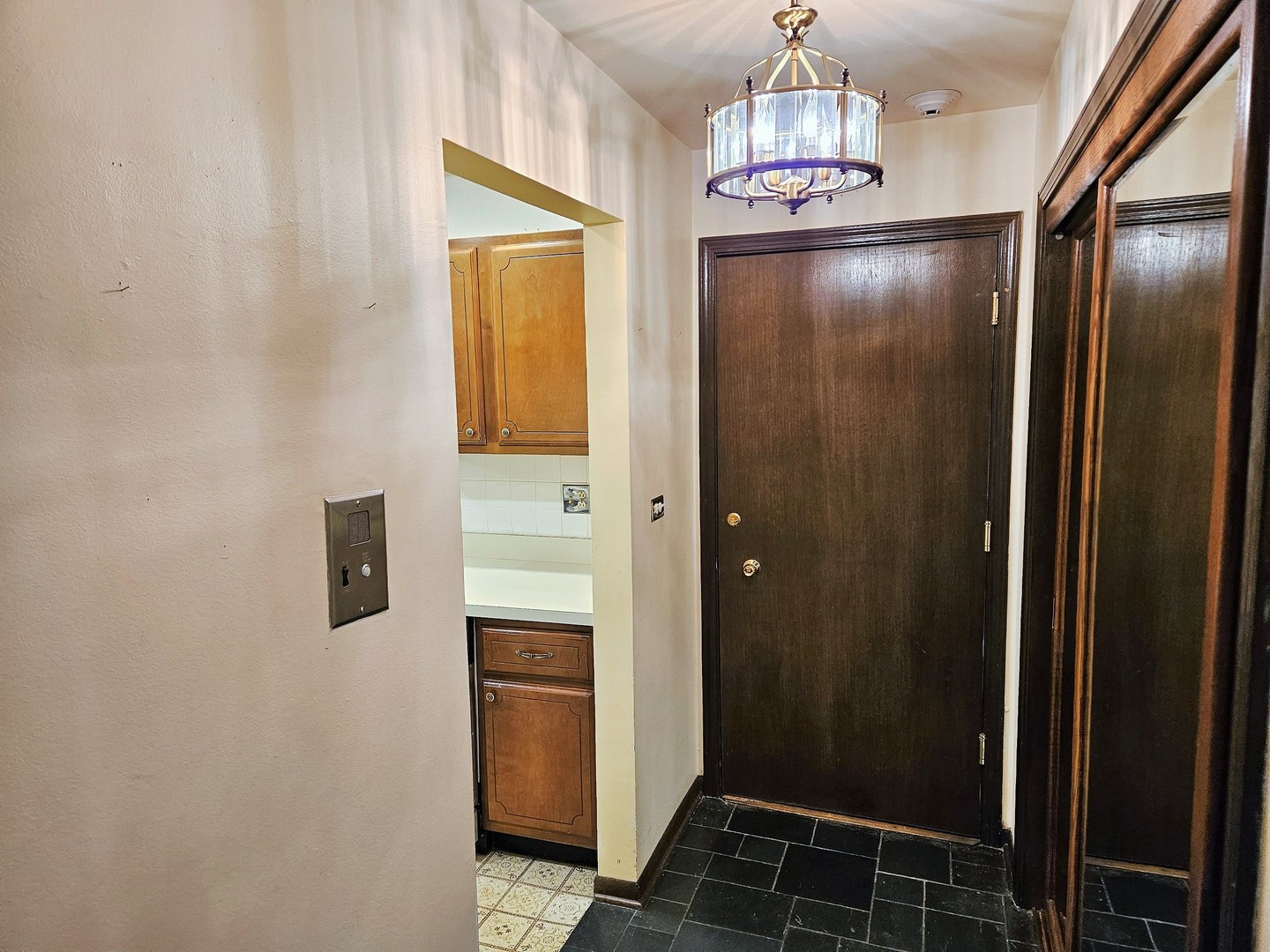 Park Ridge, Illinois 60068, United States, 2 Bedrooms Bedrooms, ,2 BathroomsBathrooms,Residential,Contingent,194219