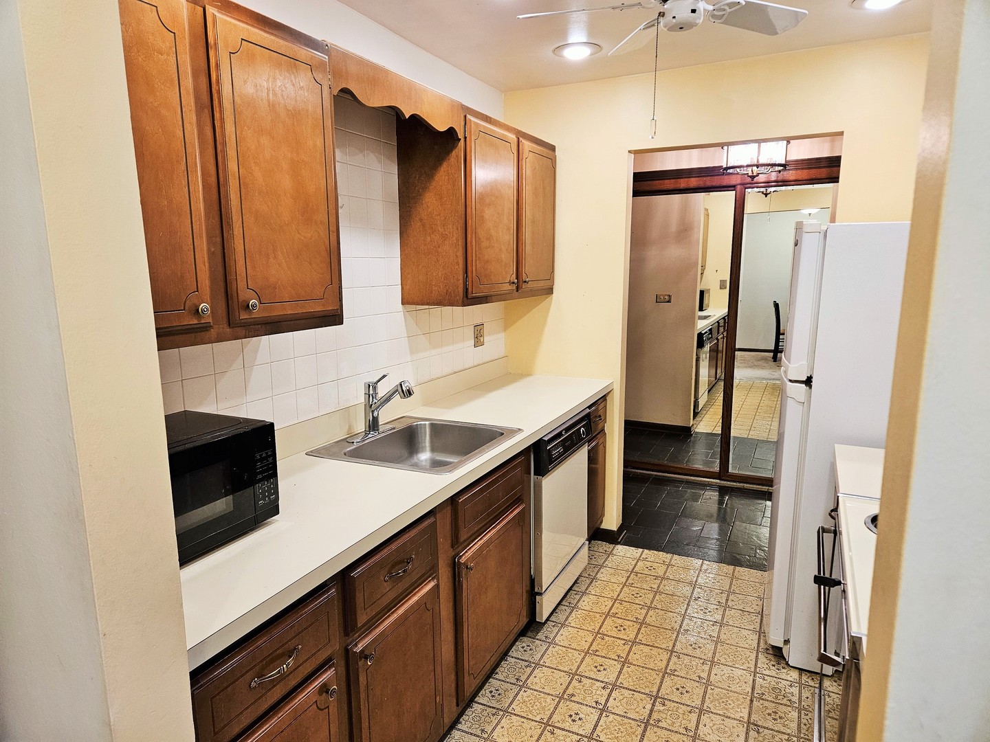 Park Ridge, Illinois 60068, United States, 2 Bedrooms Bedrooms, ,2 BathroomsBathrooms,Residential,Contingent,194219