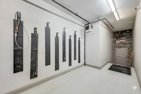 Tiny photo for 405 E Oakwood Boulevard #4L, Chicago, IL 60653 (MLS # 12516914)