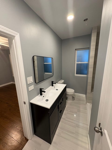 Tiny photo for 8404 S Oglesby Avenue, Chicago, IL 60617 (MLS # 12748811)