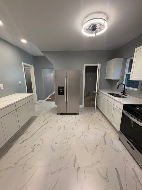 Tiny photo for 8404 S Oglesby Avenue, Chicago, IL 60617 (MLS # 12748811)