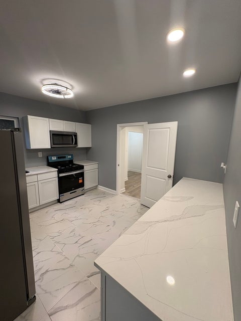 Tiny photo for 8404 S Oglesby Avenue, Chicago, IL 60617 (MLS # 12748811)