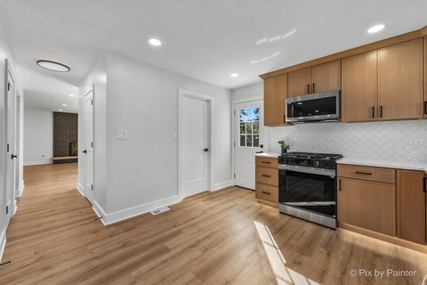 Tiny photo for 2019 E Chinkapin Oak Drive, Mount Prospect, IL 60056 (MLS # 12500039)