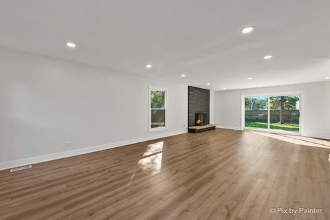 Tiny photo for 2019 E Chinkapin Oak Drive, Mount Prospect, IL 60056 (MLS # 12500039)