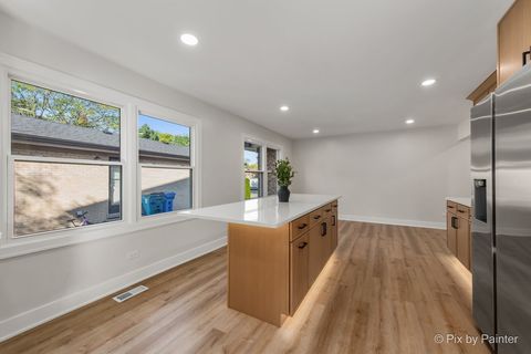 Tiny photo for 2019 E Chinkapin Oak Drive, Mount Prospect, IL 60056 (MLS # 12500039)