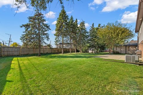 Tiny photo for 2019 E Chinkapin Oak Drive, Mount Prospect, IL 60056 (MLS # 12500039)