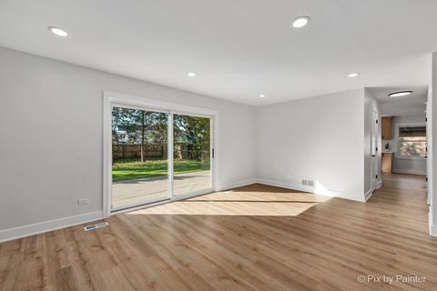 Tiny photo for 2019 E Chinkapin Oak Drive, Mount Prospect, IL 60056 (MLS # 12500039)