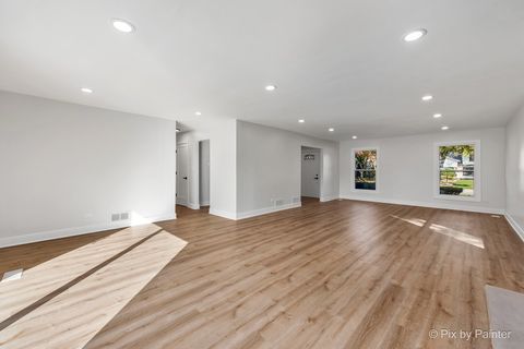 Tiny photo for 2019 E Chinkapin Oak Drive, Mount Prospect, IL 60056 (MLS # 12500039)