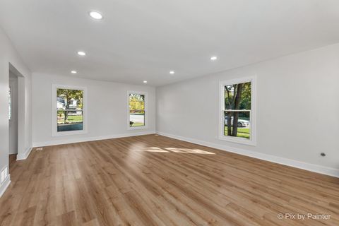 Tiny photo for 2019 E Chinkapin Oak Drive, Mount Prospect, IL 60056 (MLS # 12500039)