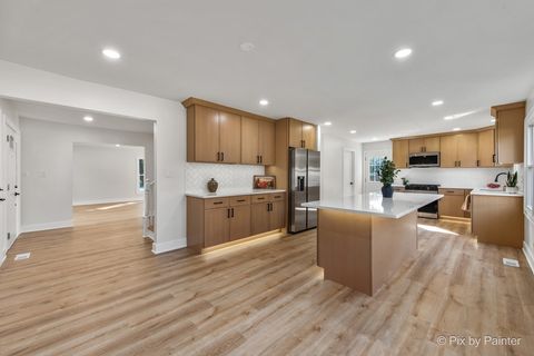 Tiny photo for 2019 E Chinkapin Oak Drive, Mount Prospect, IL 60056 (MLS # 12500039)