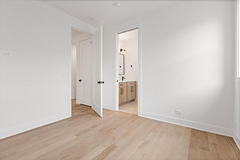 Tiny photo for 1964 W Farragut Avenue, Chicago, IL 60640 (MLS # 12565345)