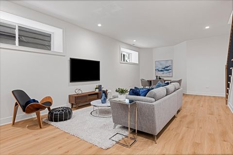 Tiny photo for 1964 W Farragut Avenue, Chicago, IL 60640 (MLS # 12565345)